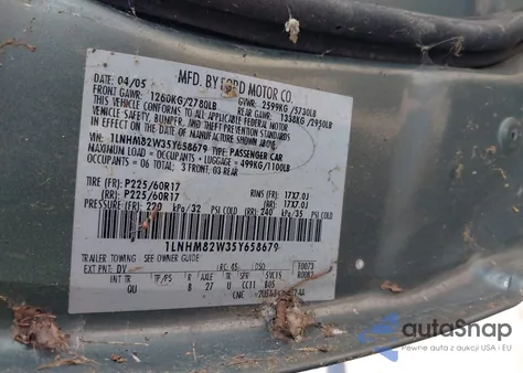 2005 Lincoln Town Car Signature Limited z USA, uszkodzony, nr VIN 1LNHM82W35Y658679